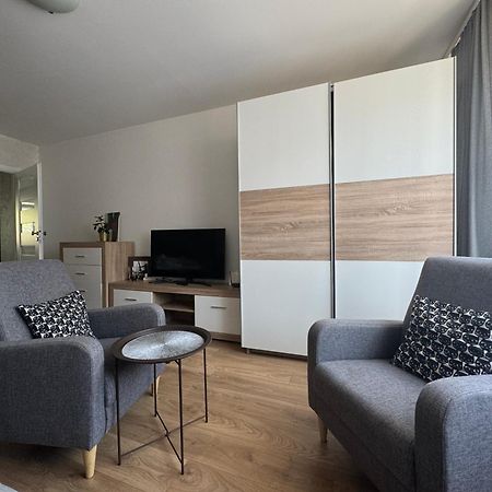Kalwaryjska Spot Apartment In A Good Location Красков Екстериор снимка