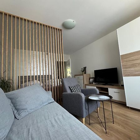 Kalwaryjska Spot Apartment In A Good Location Красков Екстериор снимка