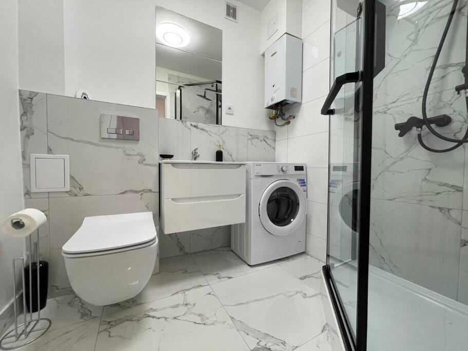 Kalwaryjska Spot Apartment In A Good Location Красков Екстериор снимка
