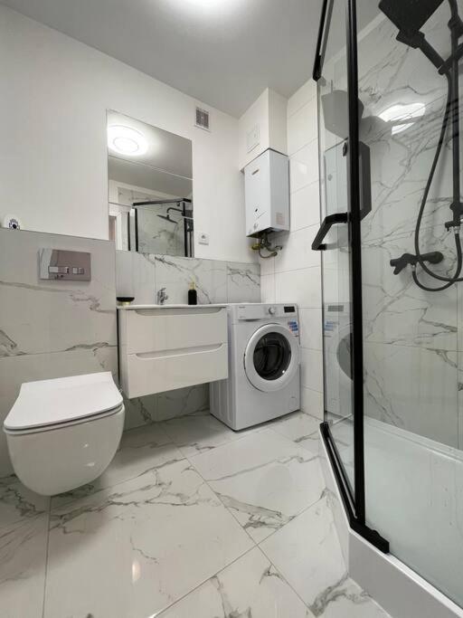 Kalwaryjska Spot Apartment In A Good Location Красков Екстериор снимка