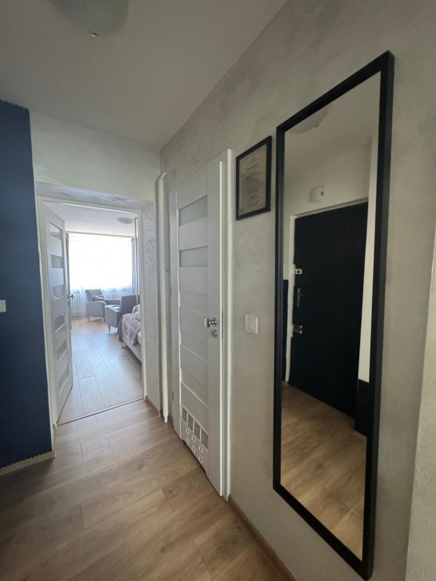 Kalwaryjska Spot Apartment In A Good Location Красков Екстериор снимка